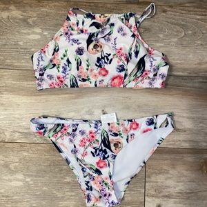 Cute swimsuit!
